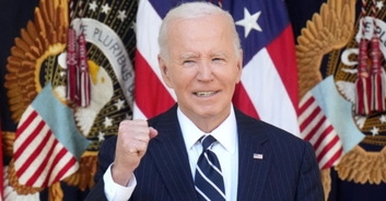 Hilarious toddler steals the show as President Biden visits Children’s National Hospital