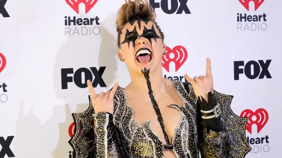 JoJo Siwa leaves fans divided after unveiling controversial new tattoo