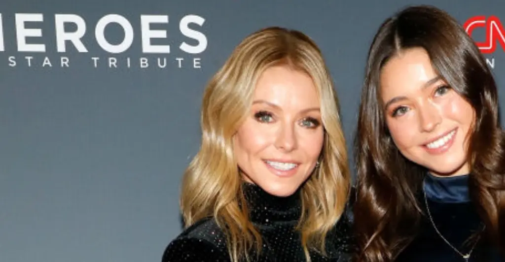 Kelly Ripa reacts to daughter Lola Consuelos posting topless photo online