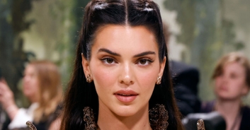 Kendall Jenner posts topless 'bikini' photos and everyone's pointing out the same thing