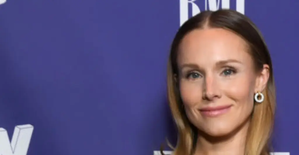 Kristen Bell revealed why she told her young daughters that their 'daddy is an addict'