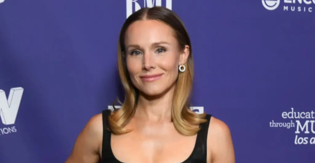 Kristen Bell revealed why she told her young daughters that their 'daddy is an addict'