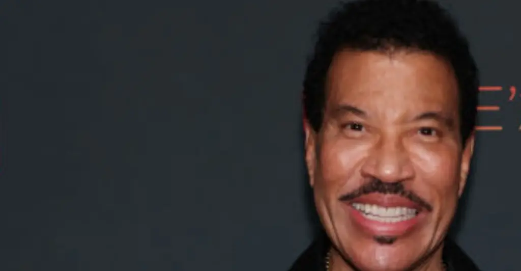 Lionel Richie sparks concerns from fans with 'new look': 'What did he do to his face?'