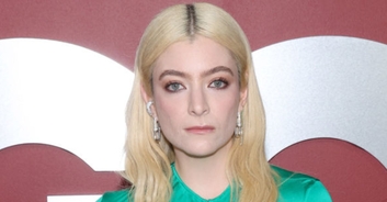 Lorde leaves fans 'concerned' after sharing worrying new selfies: 'Hope you’re okay'