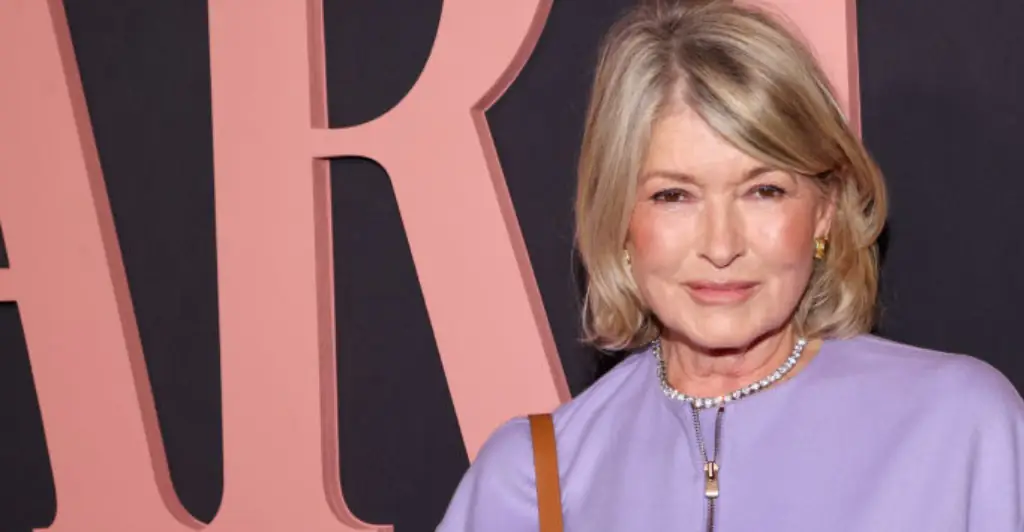 Martha Stewart awkwardly pushes Drew Barrymore away during touchy-feely interview