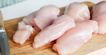 Diners terrified as raw chicken breast appears to 'come back to life' and crawls off plate onto floor