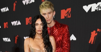 Machine Gun Kelly leaves fans asking the same thing after Megan Fox appears with huge baby bump in new music video