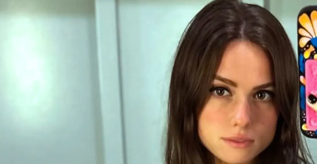 Comedian gets her own back on heckler as she takes his friend's phone to expose his text messages