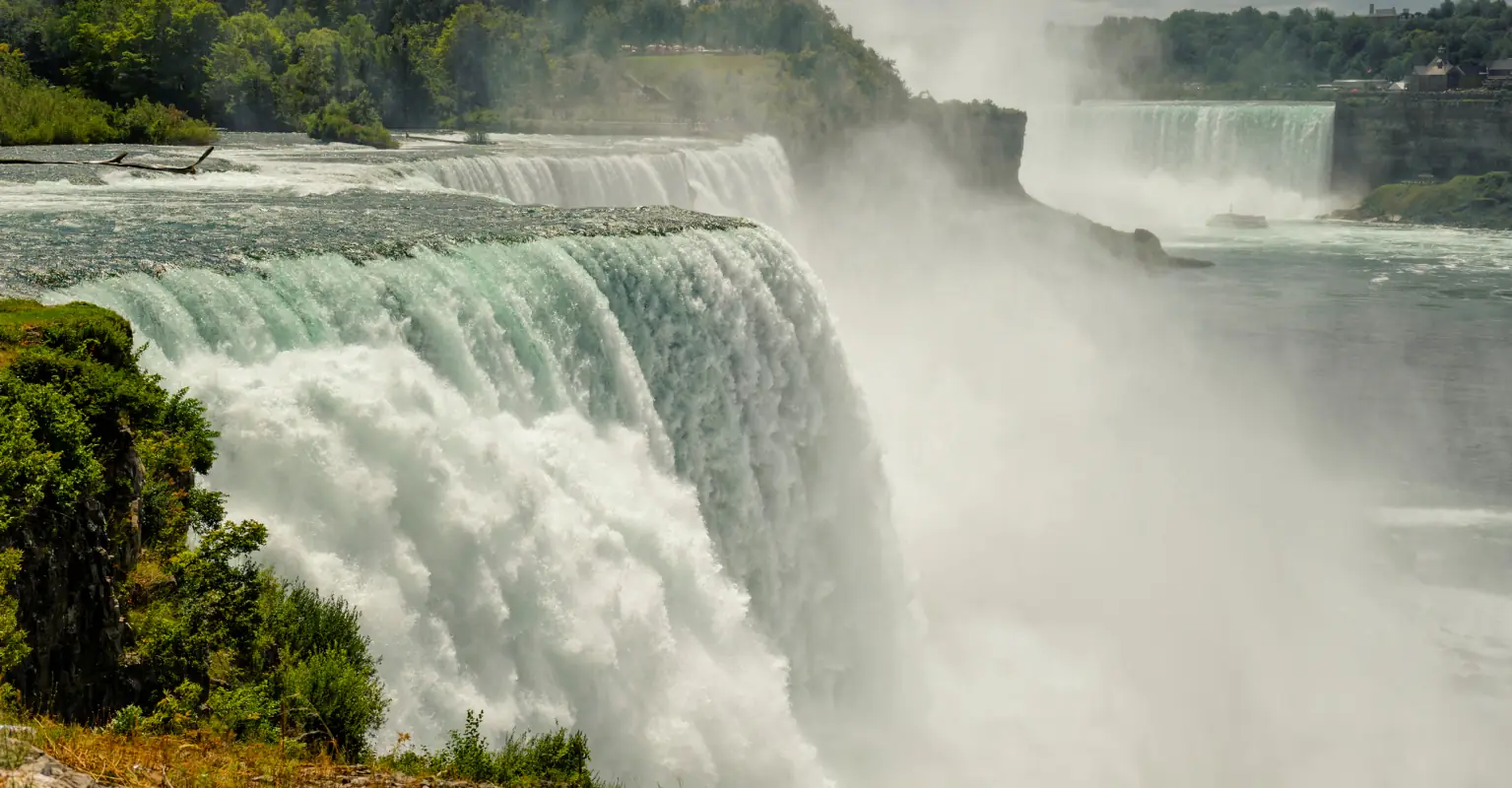 Security footage of mother who 'intentionally' jumped from Niagara Falls with her two children reveals chilling final act