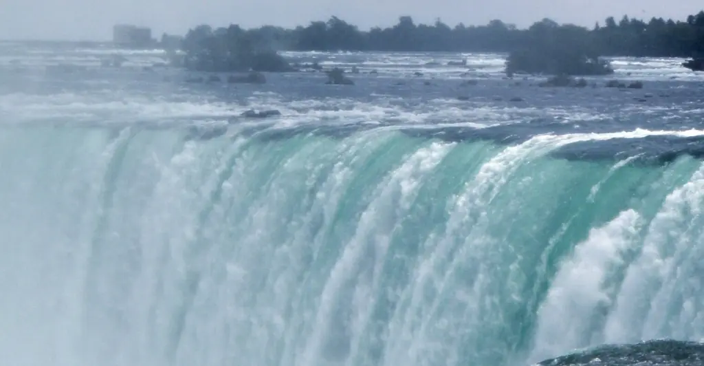 Story of the horrifiying discovery made by engineers after completely shutting down water flow at Niagara Falls