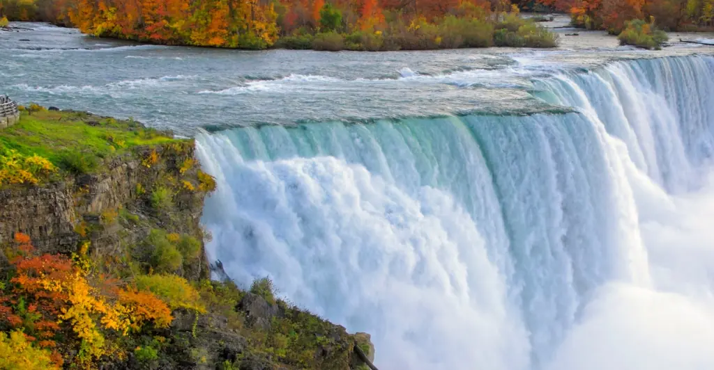 Heartbreaking final posts of mom who ‘intentionally’ jumped from Niagara falls with her two children