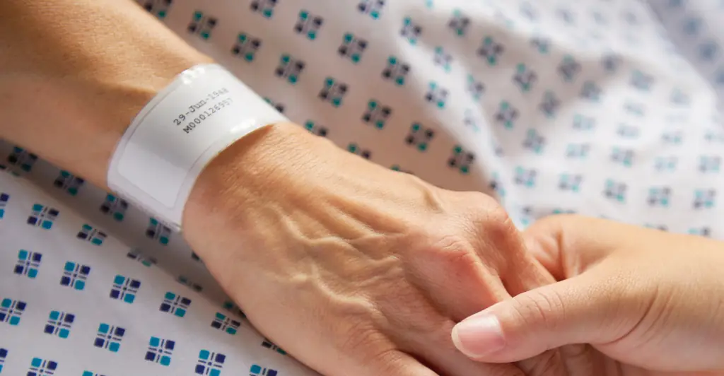 Hospice nurse reveals 12 signs that somebody could be '1-3 months away from death'