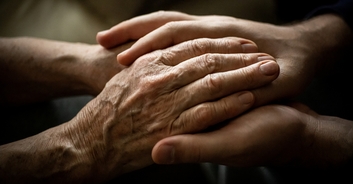 Man, 48, heartbroken as he tragically loses his 104-year-old girlfriend