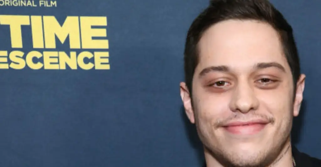Pete Davidson debuts new relationship with model Elsie Hewitt and everyone is making the exact same comment