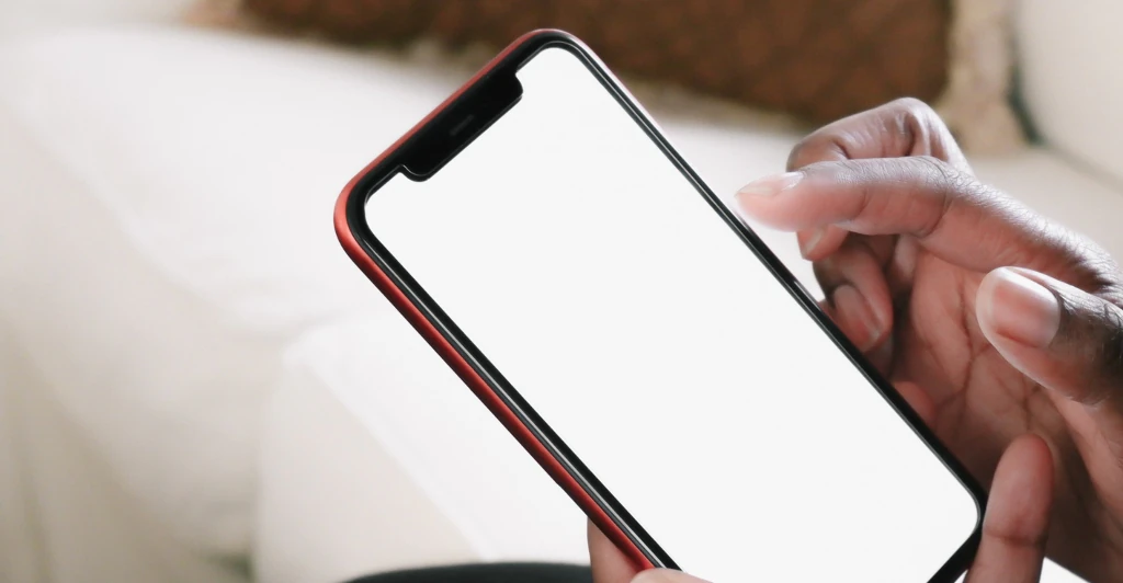 Doctor weighs in as more and more people claim smartphones are changing the shape of their hands