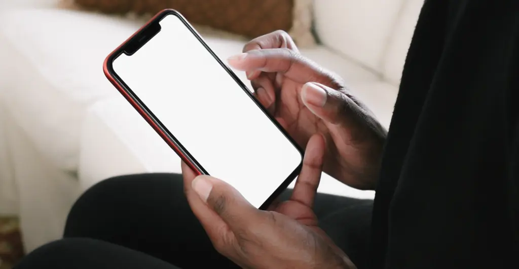 Doctor weighs in as more and more people claim smartphones are changing the shape of their hands