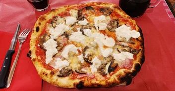 Teen girl, 14, collapses and dies after eating pizza with family while on vacation in Rome