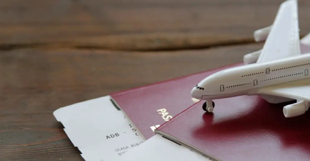 Woman shares savage message from 'ungrateful' parents after she paid for their vacation