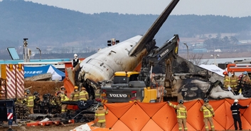 Family of plane crash victims speak out as 179 out of 181 people are confirmed dead