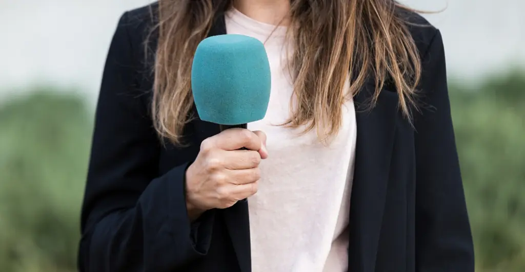 Moment meteorologist's eyes rolled back before she terrifyingly collapsed live on air