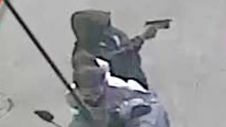 A photograph of the two perpetrators. Credit: Crime Stoppers