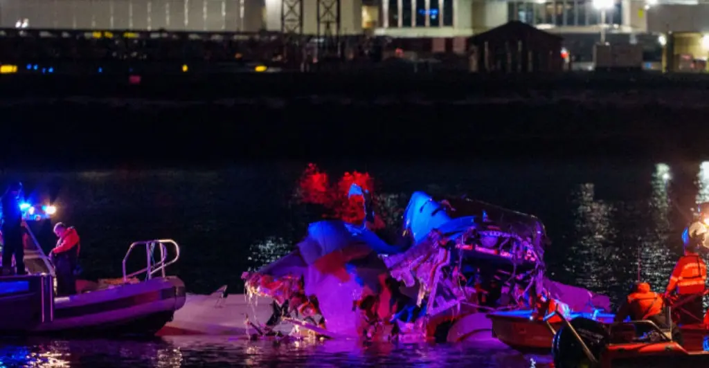 Chilling air traffic control audio from moments before American Airlines crash