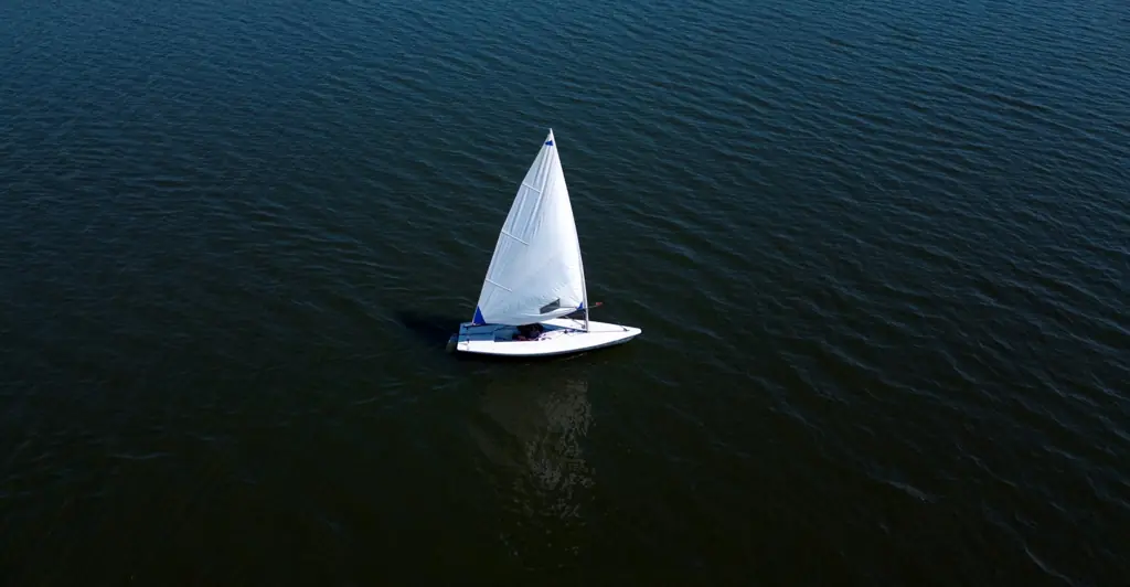 People are seriously concerned for man sailing Pacific Ocean after he showed how he sleeps