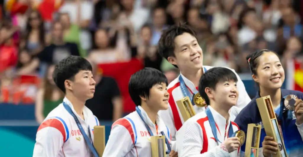 North and South Korea Olympians praised for posing for selfie