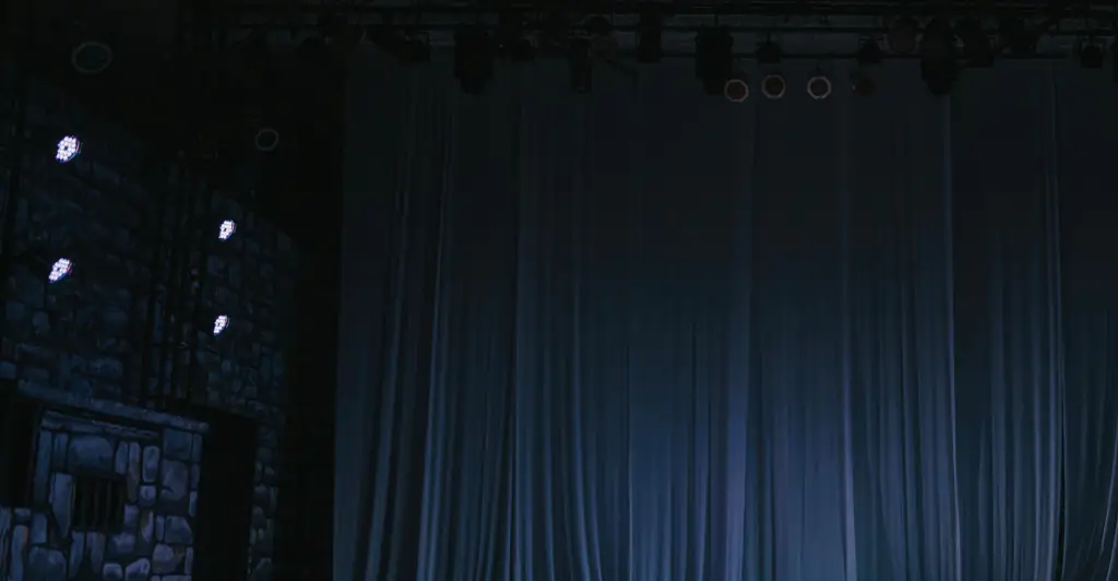 Julien Arnold dies after medical emergency while performing onstage