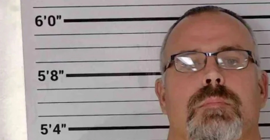 Chilling footage captures the moment Kentucky sheriff points gun at judge before allegedly shooting him dead