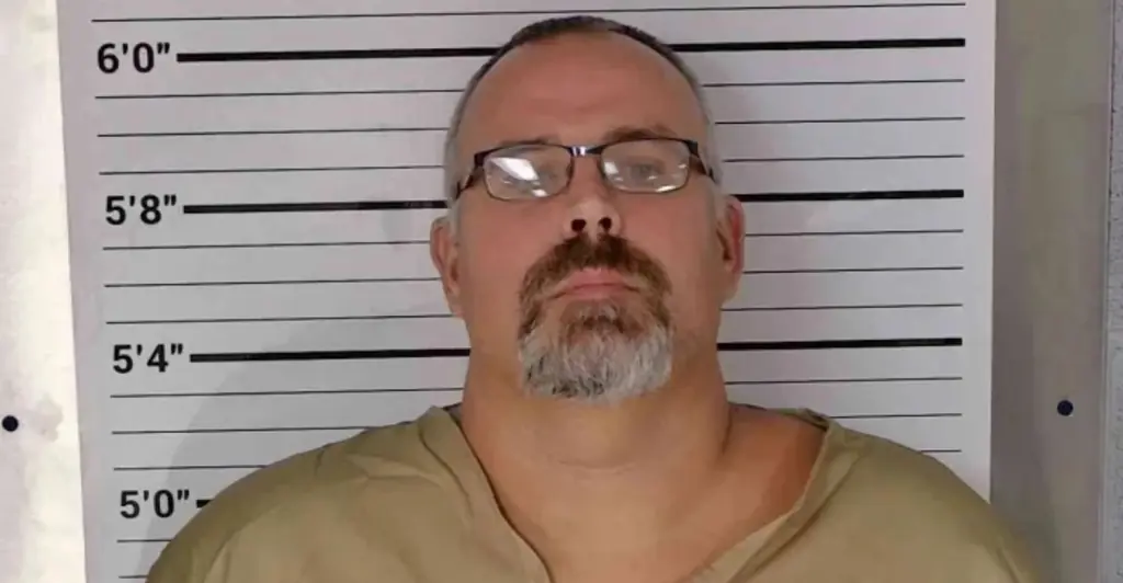 Chilling footage captures the moment Kentucky sheriff points gun at judge before allegedly shooting him dead