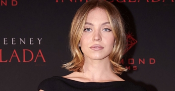 Sydney Sweeney leaves fans speechless with jaw-dropping selfies wearing a bandana as a top