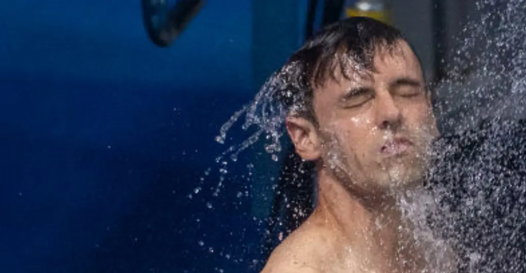 Why Olympic divers are seen showering after every dive