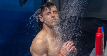Why Olympic divers are seen showering after every dive