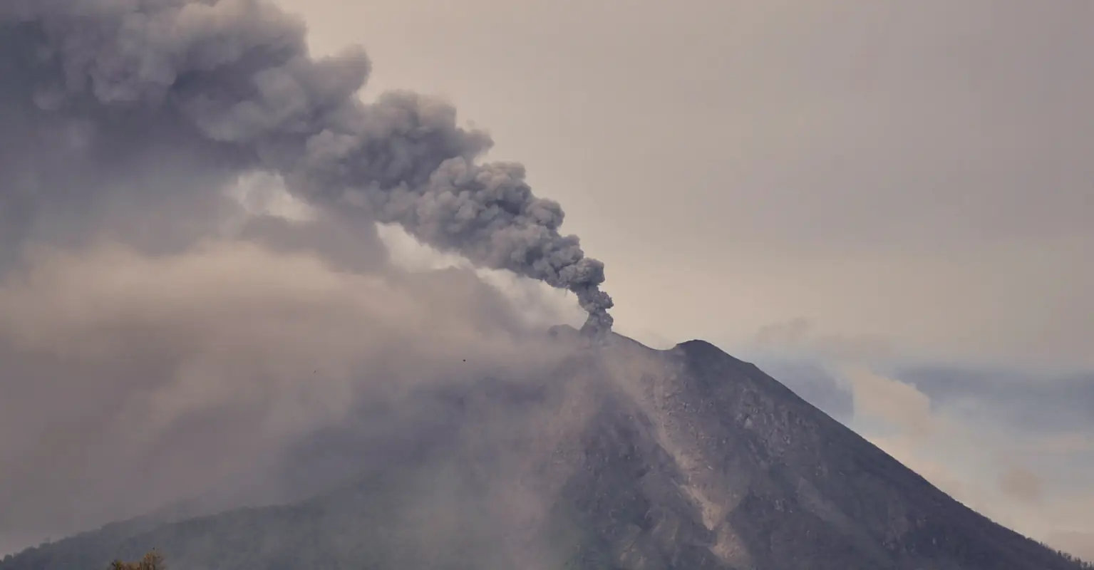 Photographer of young girl who died after being trapped for 60 hours amid volcanic eruption explains why he didn't help her