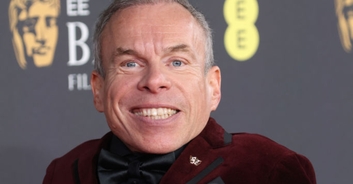 Emotional Warwick Davis fights back tears as he pays tribute to his late wife Samantha during BAFTAs speech