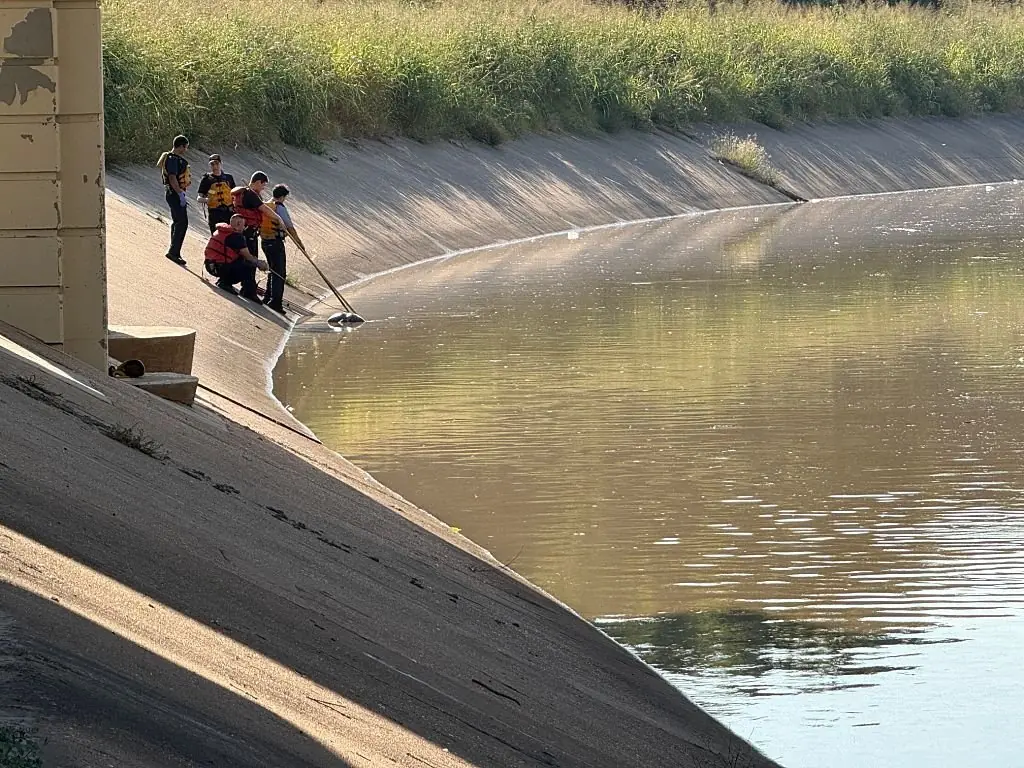 First responders search the water at White Oak Bayou. Credit: Houston Chronicle/Hearst Newspapers/Getty