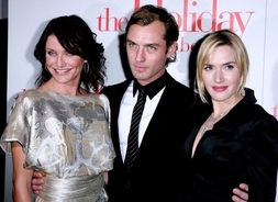 Jude Law delights fans by recreating iconic scene from 'The Holiday'
