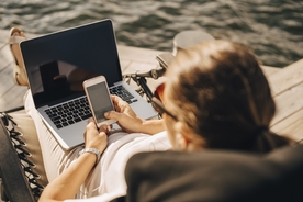 Social media users furious over boss' text to employee who was on vacation