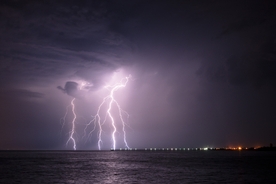 Tourist inadvertently captured the moment her tour guide was fatally struck by lightning during hike