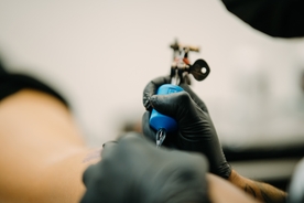 Influencer dies suddenly aged 45 while undergoing back tattoo