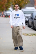 Body language expert explains why Pete Davidson is like catnip to beautiful women