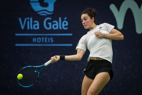 Tennis star responds after opponent interrupts match to complain to chair umpire that she 'smells bad'
