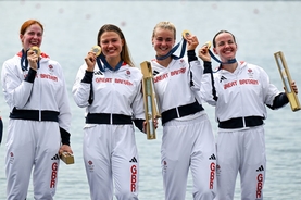 Olympic gold medalist breaks down as she shares note from father before he died