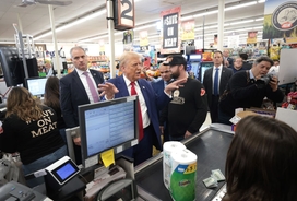 Donald Trump hands mom-of-three $100 to help pay for her groceries... but leaves social media users asking the same question