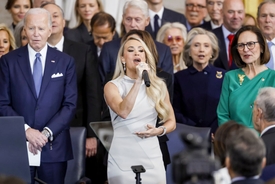Carrie Underwood suffers technical difficulties singing 'America The Beautiful', so the room joined her as she sang acapella