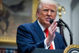 New marks on Trump’s hands spark fresh speculation over the president’s health after White House addressed large bruise