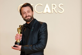 Kieran Culkin makes emotional revelation about promise from his wife in Oscars speech