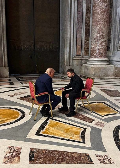 Powerful photo shows Trump and Zelensky's meeting prior to Pope Francis' funeral