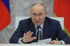 Kremlin issues warning to U.S. in response to Trump's decision to send more weapons to Ukraine